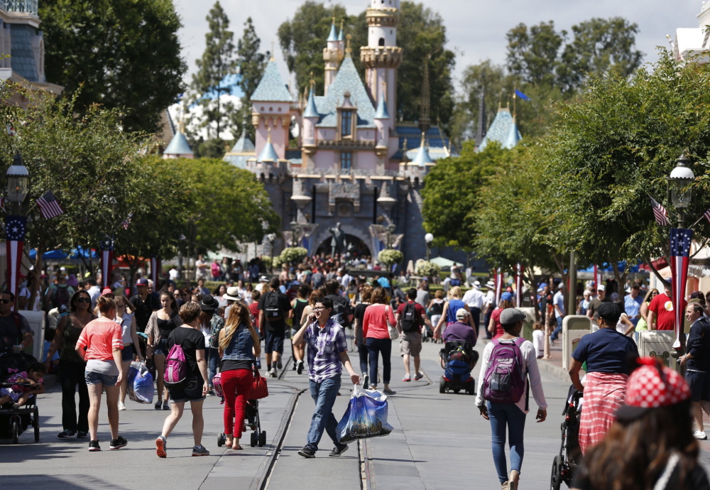 disneyland-crowds